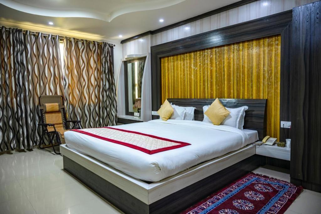 Bodhgaya Regency Hotel Екстериор снимка