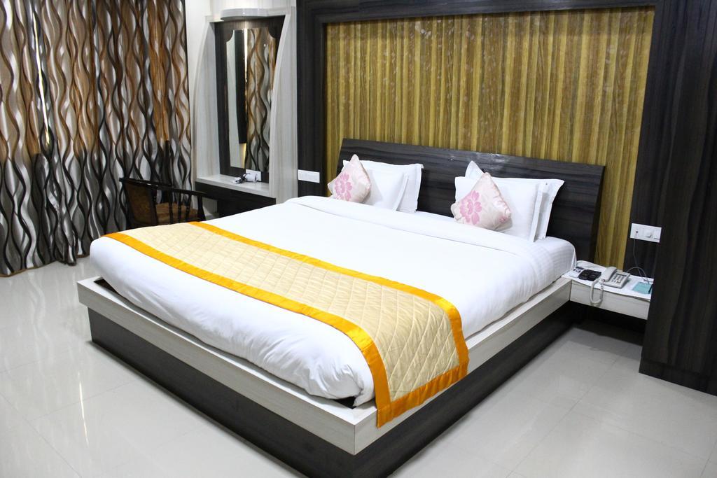 Bodhgaya Regency Hotel Екстериор снимка