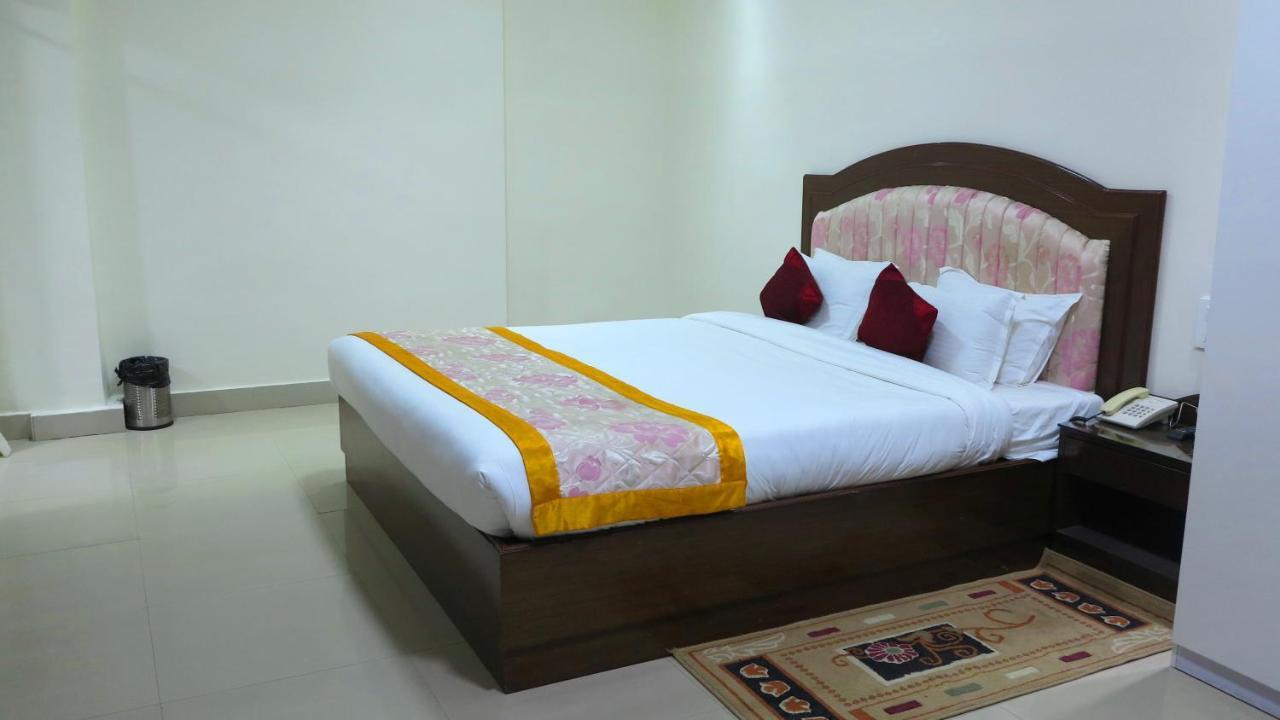 Bodhgaya Regency Hotel Екстериор снимка